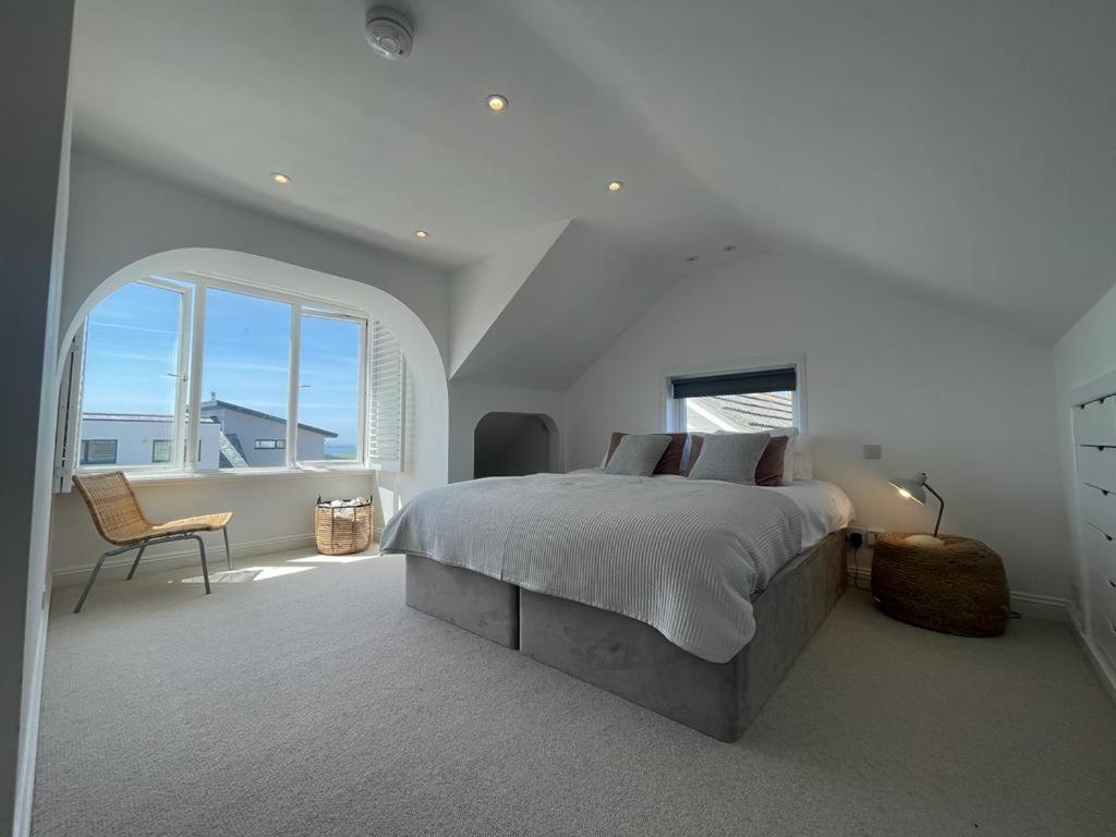 Baywatch Mawgan Porth Spacious Home Sleeps 9, Games Room, Parking & Garden Екстер'єр фото