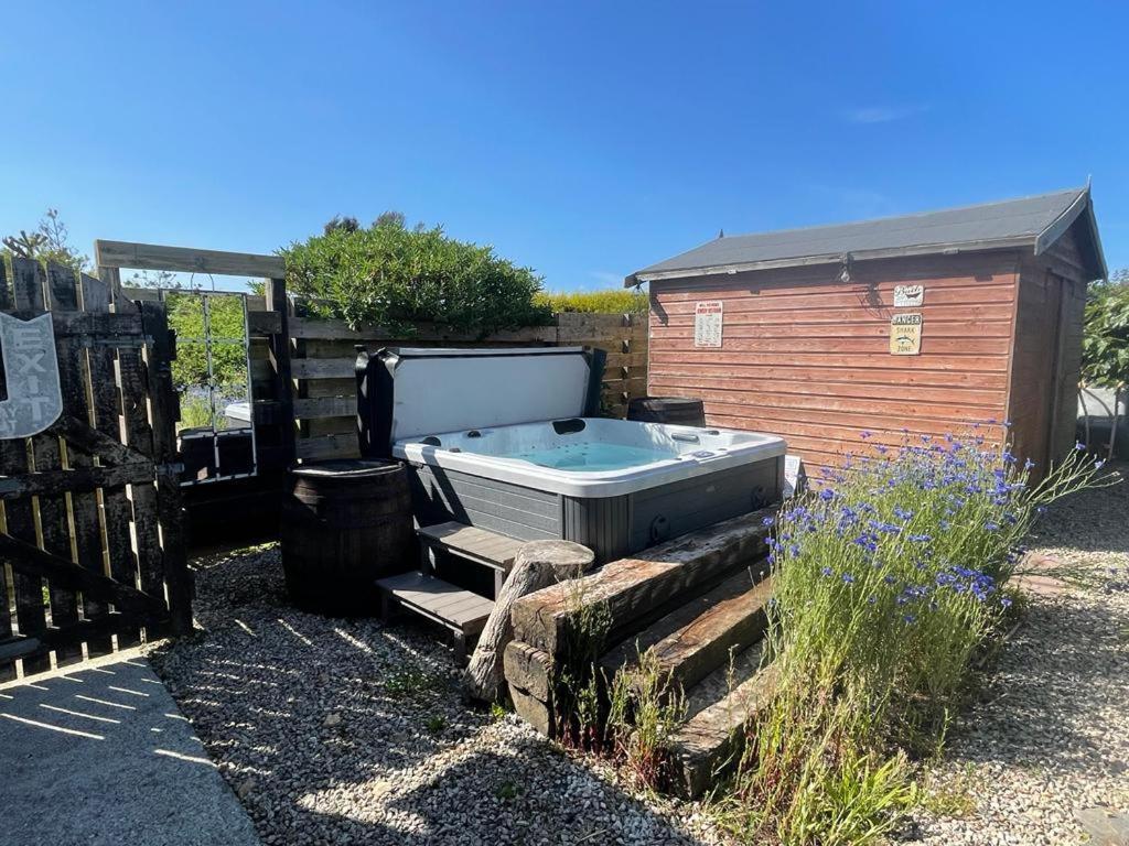 Baywatch Mawgan Porth Spacious Home Sleeps 9, Games Room, Parking & Garden Екстер'єр фото